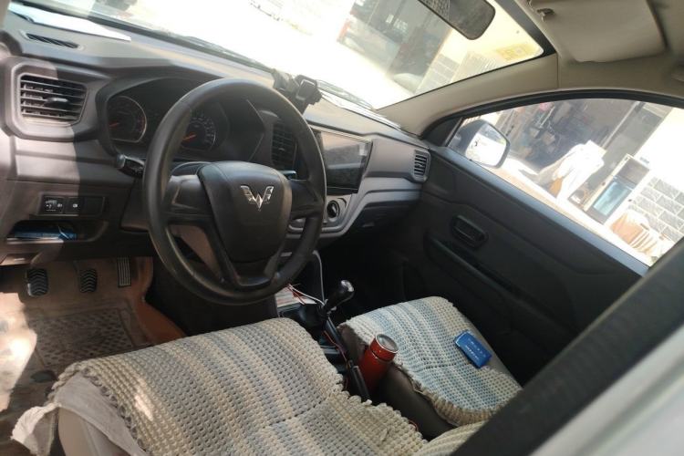 Used Wuling Hongguang V 2021 1.5L Jingqu Edition Enclosed-Window Vehicle LAR Center Console