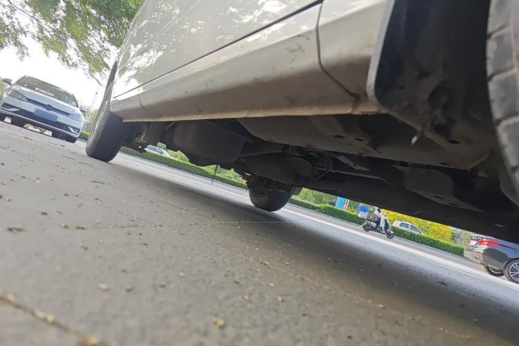 Used Wuling Hongguang V 2021 1.5L Jingqu Version LAR Chassis Front Right