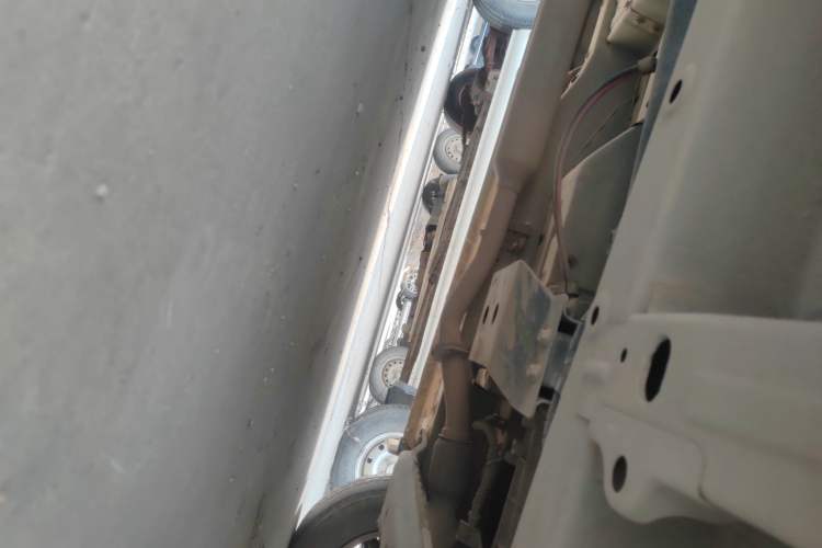 Used Wuling Hongguang V 2021 1.5L Jingqu Edition Enclosed-Window Vehicle LAR Chassis Front Right