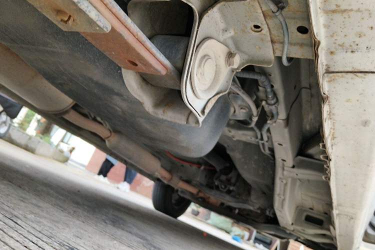 Used Wuling Hongguang V 2021 1.5L Jingqu Edition Enclosed-Window Vehicle LAR Chassis Rear Right