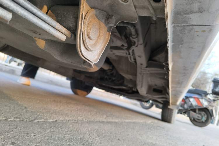Used Wuling Hongguang V 2021 1.5L Jingqu Edition Enclosed-Window Vehicle LAR Chassis Rear Right