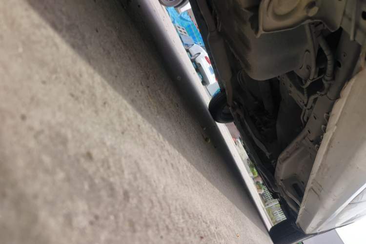 Used Wuling Hongguang V 2021 1.5L Jingqu Edition Enclosed-Window Vehicle LAR Chassis Rear Right