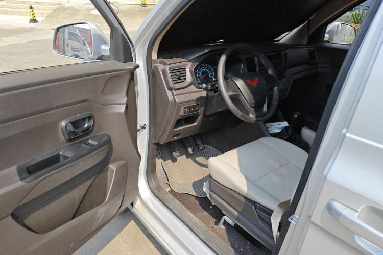 Used Wuling Hongguang V 2021 1.5L Refreshed Enjoyment Edition LAR Driver Seat