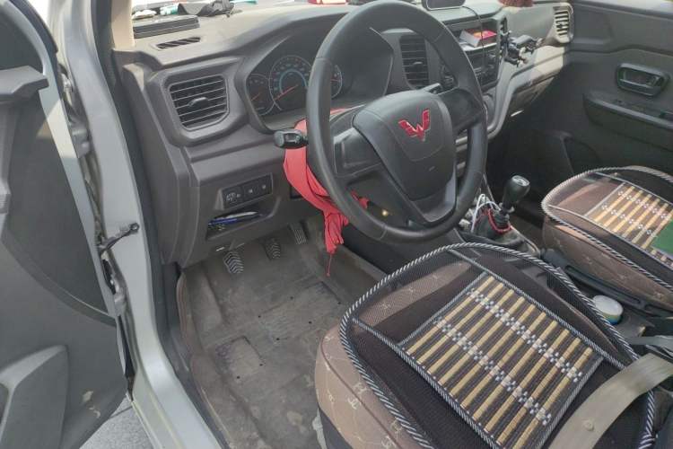 Used Wuling Hongguang V 2021 1.5L Enjoyment Edition LAR Driver Seat