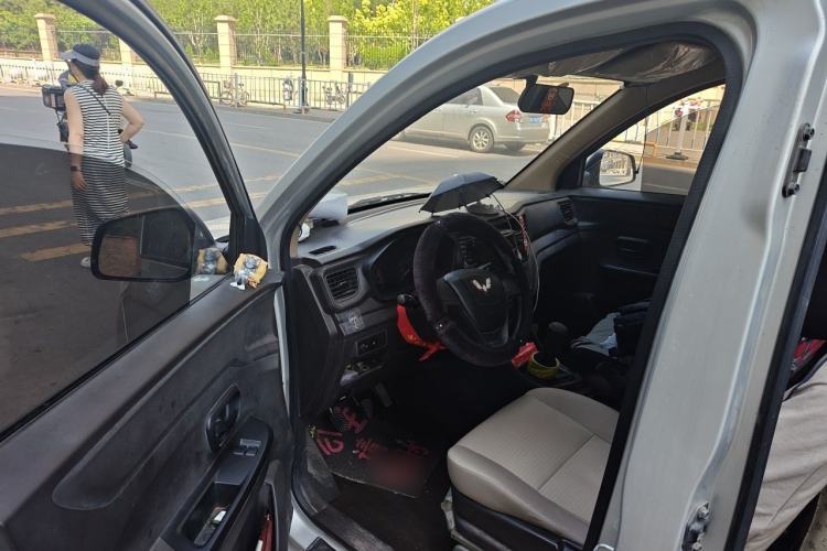 Used Wuling Hongguang V 2021 1.5L Jingqu Edition Enclosed-Window Vehicle LAR Driver Seat
