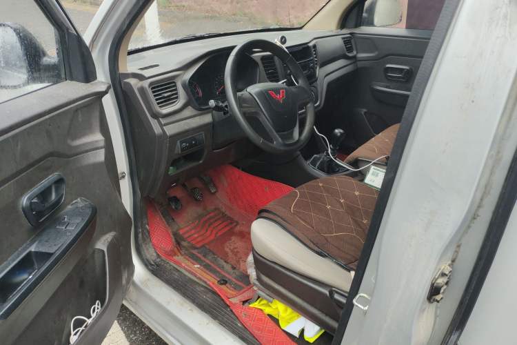 Used Wuling Hongguang V 2021 1.5L Jingqu Edition Enclosed-Window Vehicle LAR Driver Seat