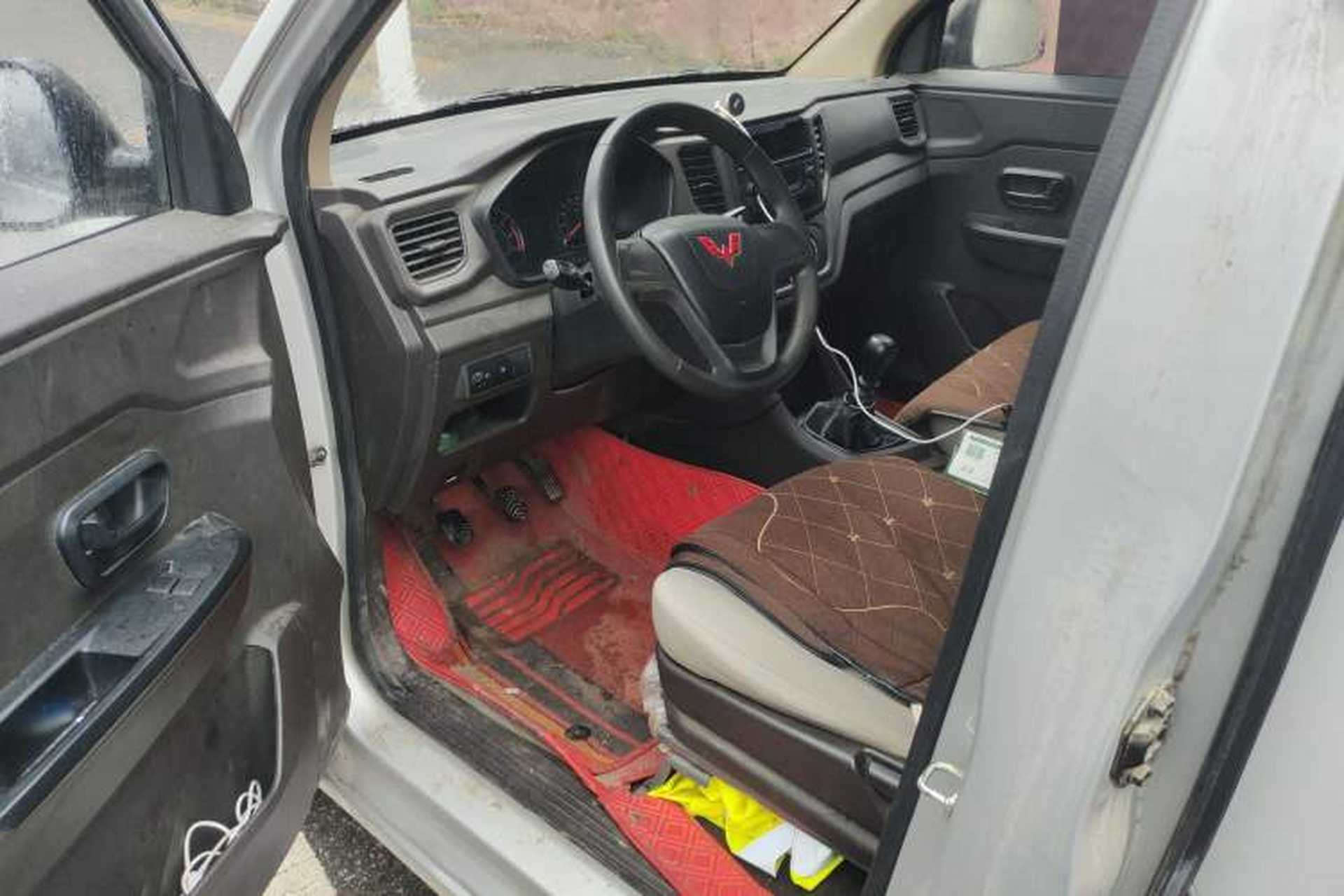Used Wuling Hongguang V 2021 1.5L Jingqu Edition Enclosed-Window Vehicle LAR Driver Seat