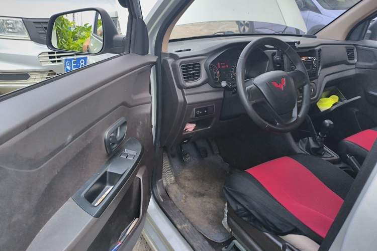Used Wuling Hongguang V 2021 1.5L Jingqu Version LAR Driver Seat
