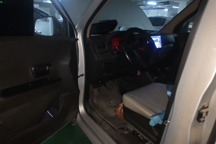 Used Wuling Hongguang V 2021 1.5L Jingqu Edition Enclosed-Window Vehicle LAR Driver Seat