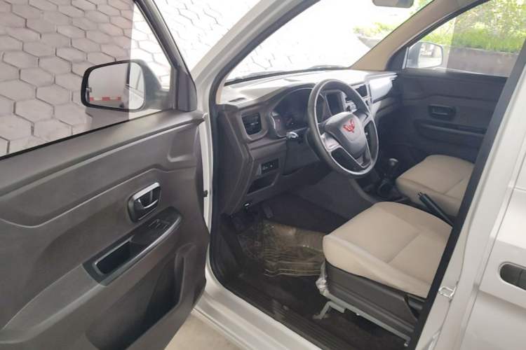 Used Wuling Hongguang V 2021 1.5L Jingqu Edition Enclosed-Window Vehicle LAR Driver Seat