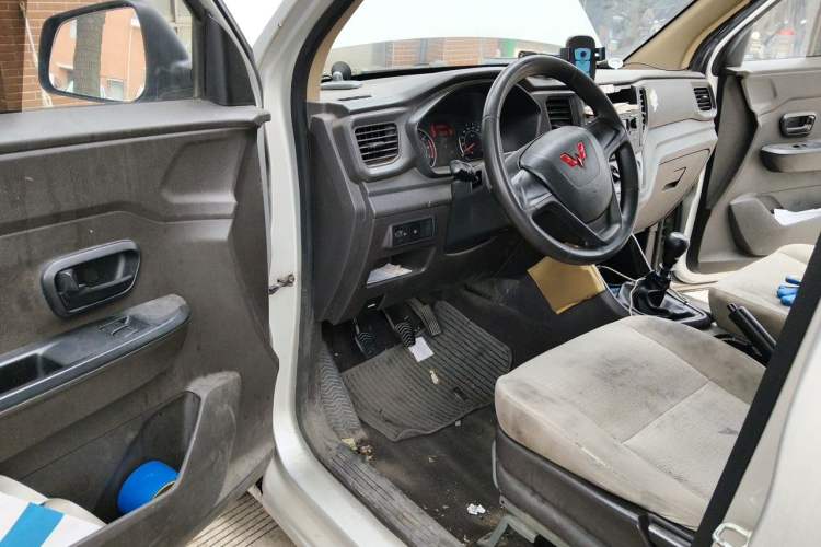 Used Wuling Hongguang V 2021 1.5L Jingqu Edition Enclosed-Window Vehicle LAR Driver Seat