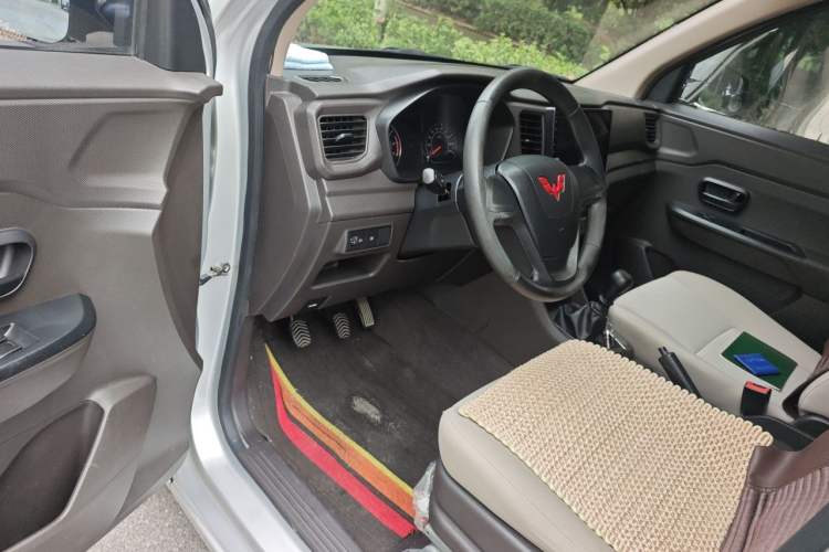 Used Wuling Hongguang V 2021 1.5L Jingqu Edition Enclosed-Window Vehicle LAR Driver Seat