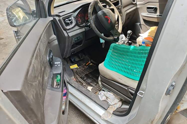 Used Wuling Hongguang V 2021 1.5L Jingqu Edition Enclosed-Window Vehicle LAR Driver Seat