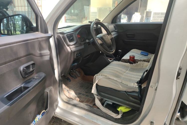 Used Wuling Hongguang V 2021 1.5L Jingqu Edition Enclosed-Window Vehicle LAR Driver Seat