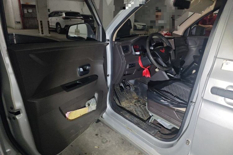 Used Wuling Hongguang V 2021 1.5L Jingqu Edition Enclosed-Window Vehicle LAR Driver Seat