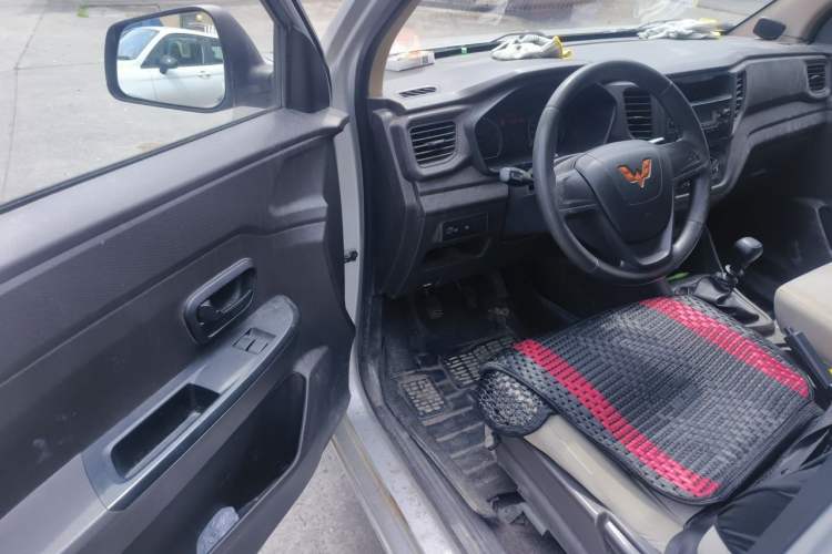 Used Wuling Hongguang V 2021 1.5L Jingqu Edition Enclosed-Window Vehicle LAR Driver Seat