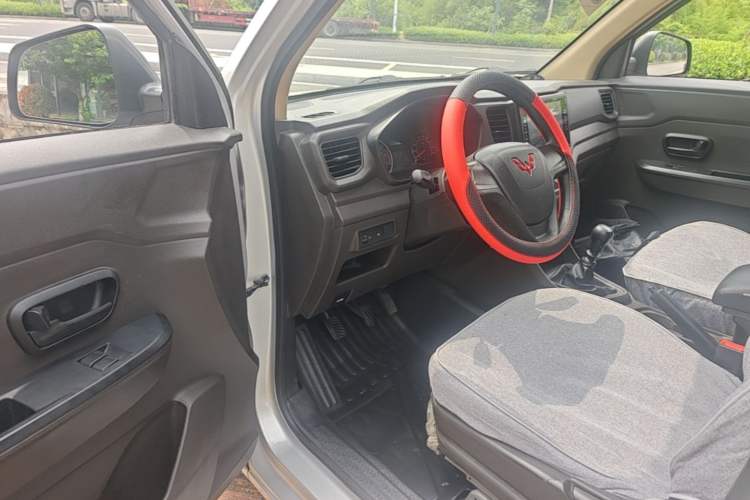 Used Wuling Hongguang V 2021 1.5L Jingqu Version LAR Driver Seat