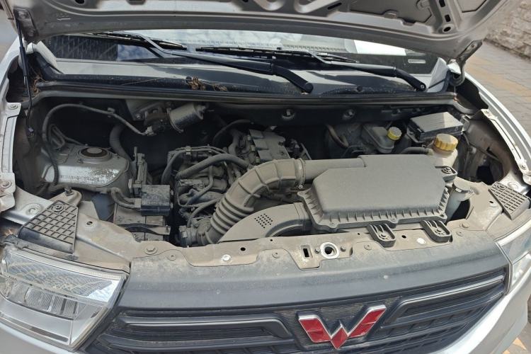 Used Wuling Hongguang V 2021 1.5L Jingqu Edition Enclosed-Window Vehicle LAR Engine Bay