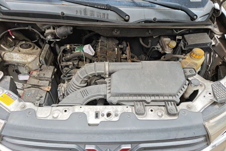 Used Wuling Hongguang V 2021 1.5L Jingqu Edition Enclosed-Window Vehicle LAR Engine Bay