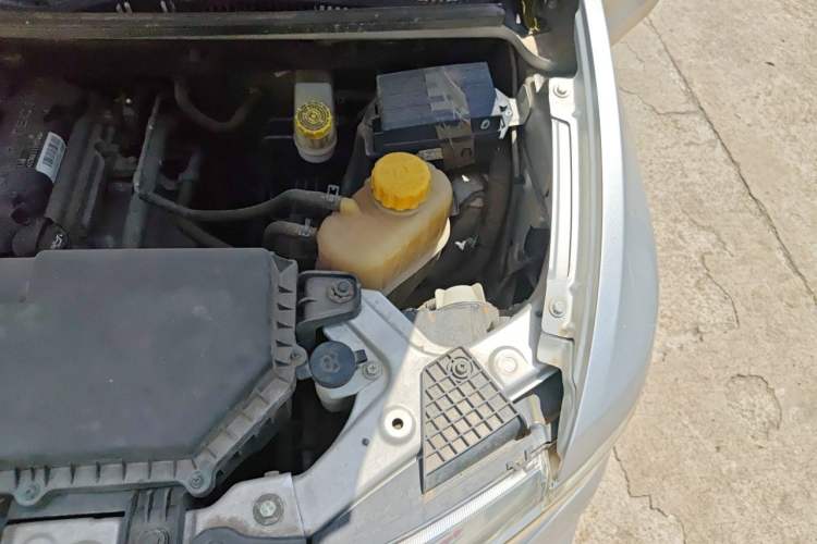 Used Wuling Hongguang V 2021 1.5L Refreshed Enjoyment Edition LAR Engine Bay Left