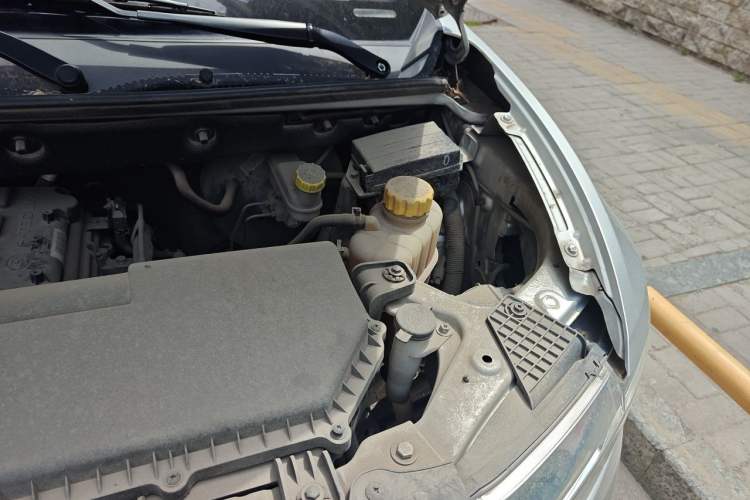 Used Wuling Hongguang V 2021 1.5L Jingqu Edition Enclosed-Window Vehicle LAR Engine Bay Left