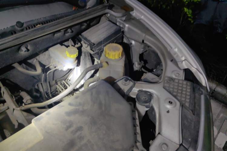Used Wuling Hongguang V 2021 1.5L Jingqu Version LAR Engine Bay Left