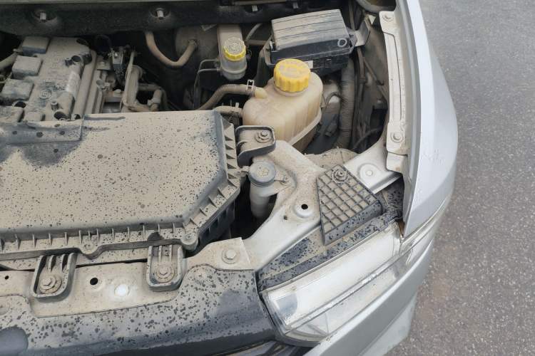Used Wuling Hongguang V 2021 1.5L Jingqu Edition Enclosed-Window Vehicle LAR Engine Bay Left