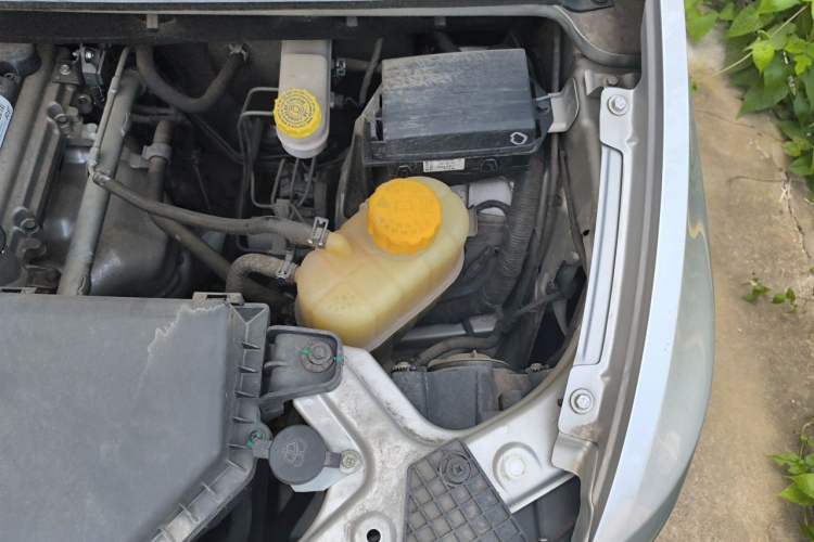 Used Wuling Hongguang V 2021 1.5L Jingqu Version LAR Engine Bay Left