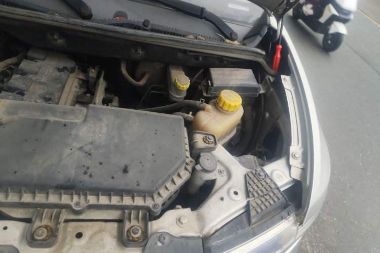 Used Wuling Hongguang V 2021 1.5L Jingqu Version LAR Engine Bay Left