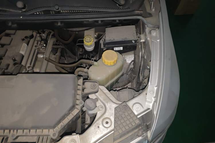 Used Wuling Hongguang V 2021 1.5L Jingqu Edition Enclosed-Window Vehicle LAR Engine Bay Left