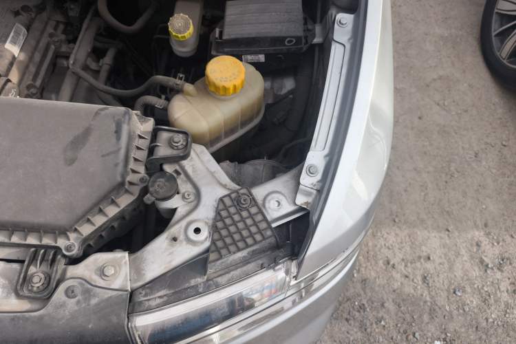 Used Wuling Hongguang V 2021 1.5L Jingqu Edition Enclosed-Window Vehicle LAR Engine Bay Left