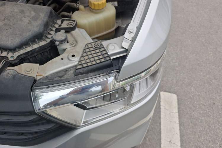 Used Wuling Hongguang V 2021 1.5L Jingqu Edition Enclosed-Window Vehicle LAR Engine Bay Left