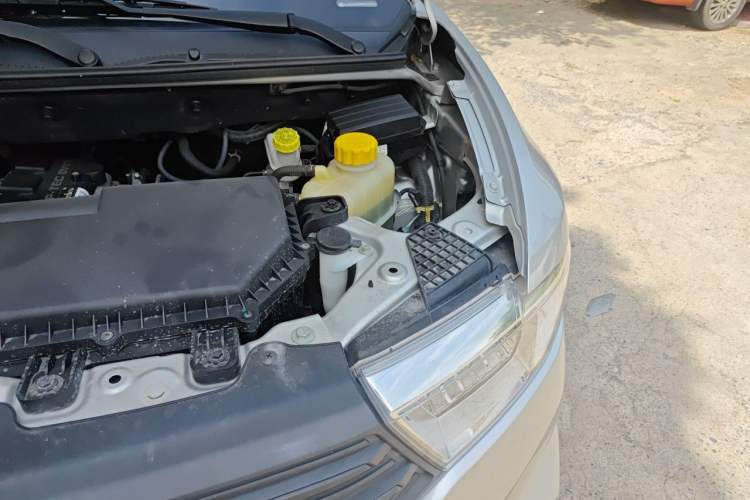Used Wuling Hongguang V 2021 1.5L Refreshed Enjoyment Edition LAR Engine Bay Left