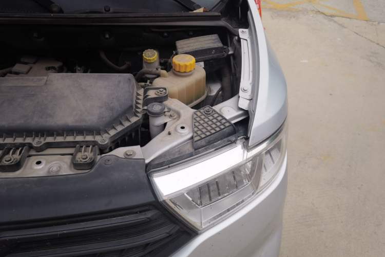 Used Wuling Hongguang V 2021 1.5L Jingqu Version LAR Engine Bay Left