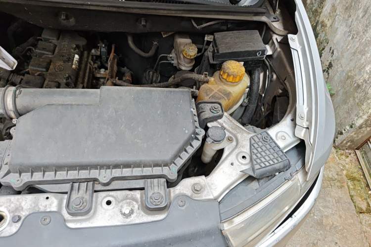Used Wuling Hongguang V 2021 1.5L Jingqu Edition Enclosed-Window Vehicle LAR Engine Bay Left