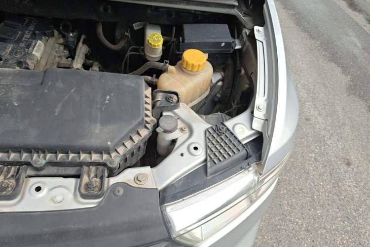 Used Wuling Hongguang V 2021 1.5L Jingqu Version LAR Engine Bay Left