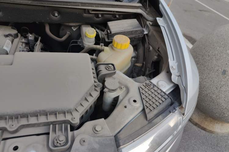 Used Wuling Hongguang V 2021 1.5L Jingqu Version LAR Engine Bay Left