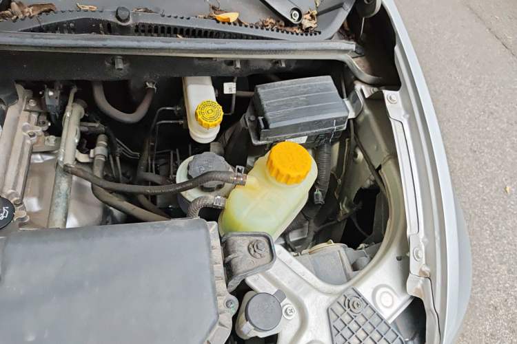 Used Wuling Hongguang V 2021 1.5L Refreshed Enjoyment Edition LAR Engine Bay Left