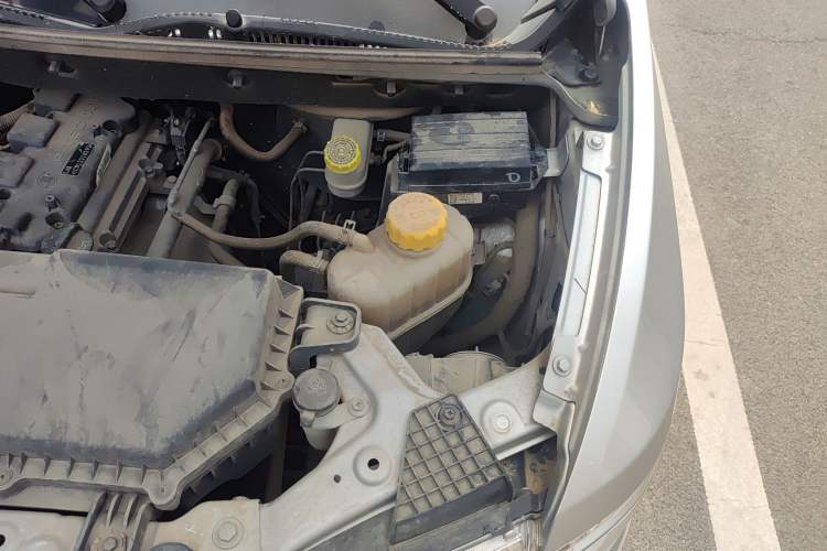 Used Wuling Hongguang V 2021 1.5L Jingqu Version LAR Engine Bay Left