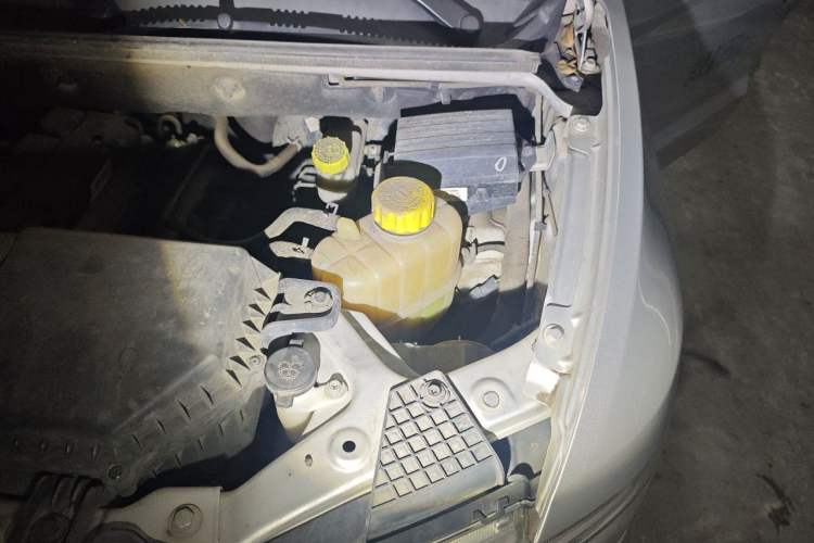 Used Wuling Hongguang V 2021 1.5L Jingqu Edition Enclosed-Window Vehicle LAR Engine Bay Left