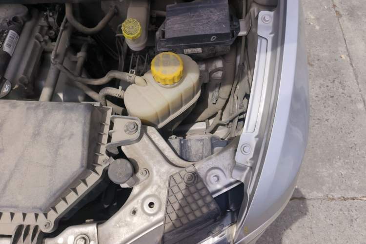 Used Wuling Hongguang V 2021 1.5L Jingqu Edition Enclosed-Window Vehicle LAR Engine Bay Left