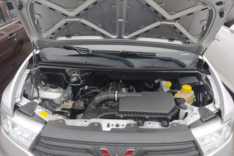 Used Wuling Hongguang V 2021 1.5L Jingqu Version LAR Engine Bay