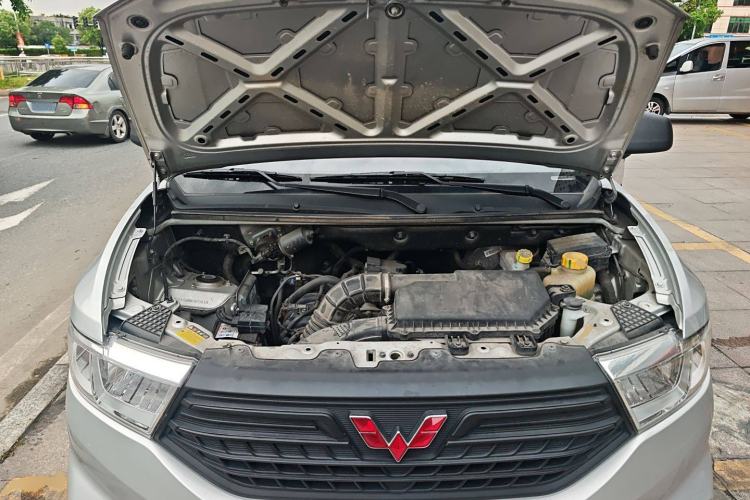 Used Wuling Hongguang V 2021 1.5L Jingqu Edition Enclosed-Window Vehicle LAR Engine Bay