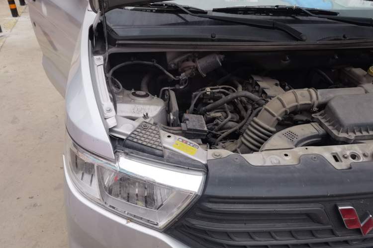 Used Wuling Hongguang V 2021 1.5L Jingqu Version LAR Engine Bay Right