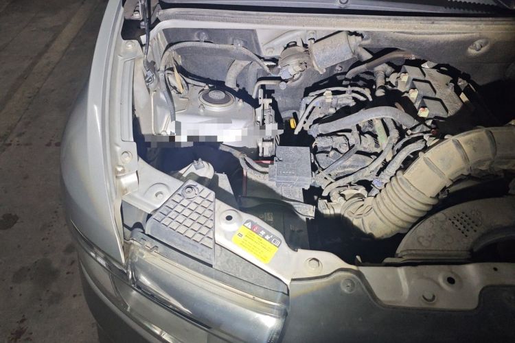 Used Wuling Hongguang V 2021 1.5L Jingqu Edition Enclosed-Window Vehicle LAR Engine Bay Right