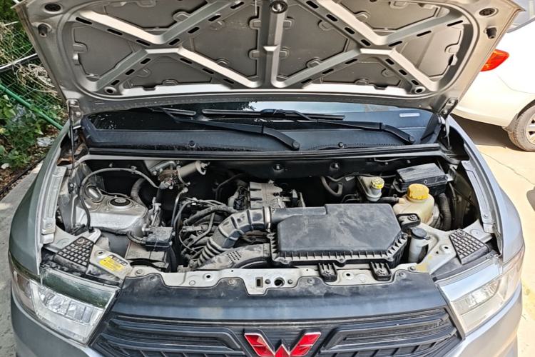 Used Wuling Hongguang V 2021 1.5L Jingqu Edition Enclosed-Window Vehicle LAR Engine Bay