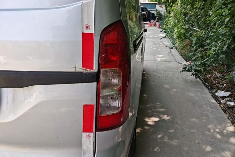 Used Wuling Hongguang V 2021 1.5L Jingqu Edition Enclosed-Window Vehicle LAR Exterior 3