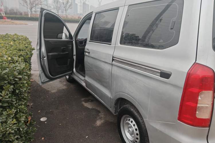 Used Wuling Hongguang V 2021 1.5L Jingqu Version LAR Exterior 3