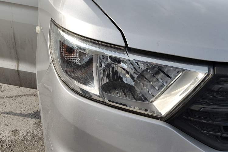 Used Wuling Hongguang V 2021 1.5L Jingqu Edition Enclosed-Window Vehicle LAR Exterior 6