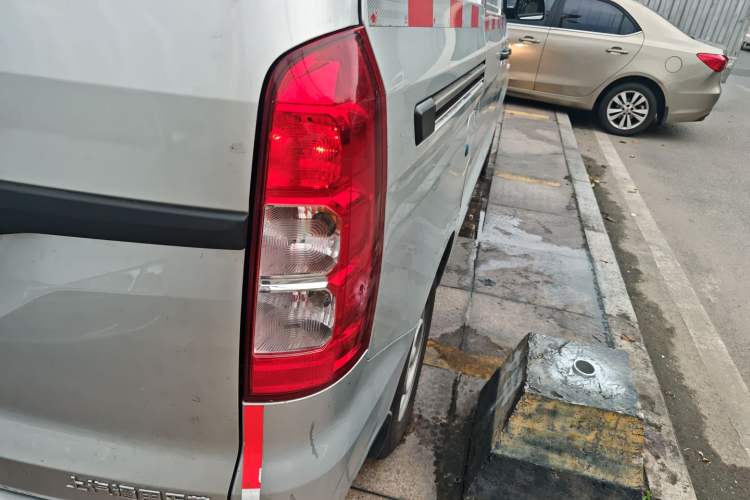 Used Wuling Hongguang V 2021 1.5L Jingqu Edition Enclosed-Window Vehicle LAR Exterior 6